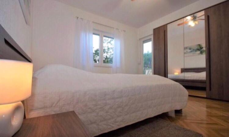 Apartment Deni พูลา ภายนอก รูปภาพ