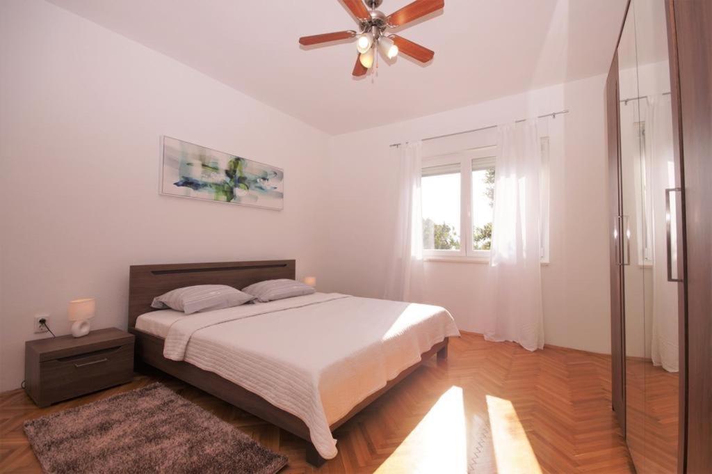 Apartment Deni พูลา ภายนอก รูปภาพ