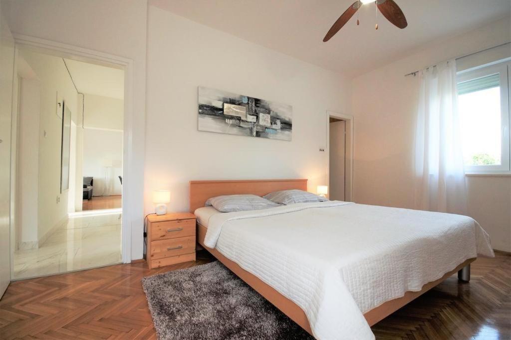 Apartment Deni พูลา ภายนอก รูปภาพ
