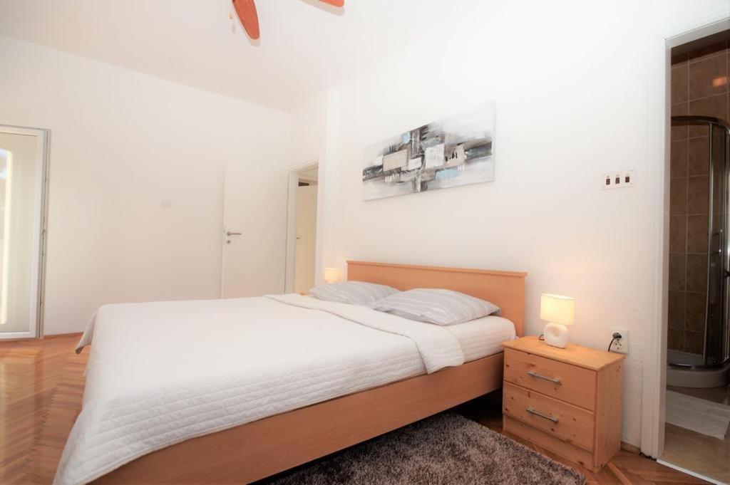 Apartment Deni พูลา ภายนอก รูปภาพ