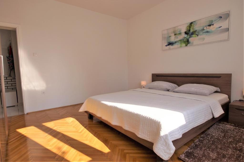 Apartment Deni พูลา ภายนอก รูปภาพ