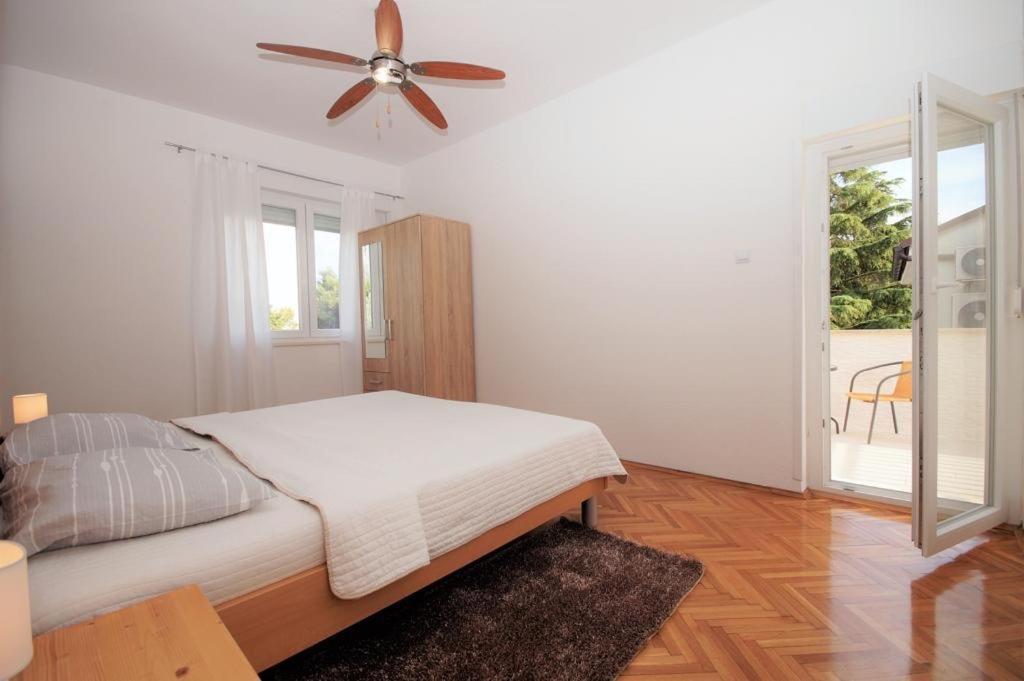 Apartment Deni พูลา ภายนอก รูปภาพ