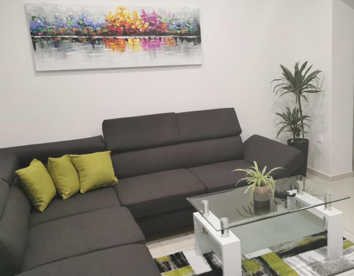 Apartment Deni พูลา ภายนอก รูปภาพ