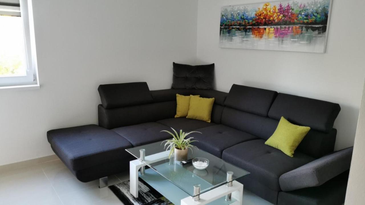 Apartment Deni พูลา ภายนอก รูปภาพ